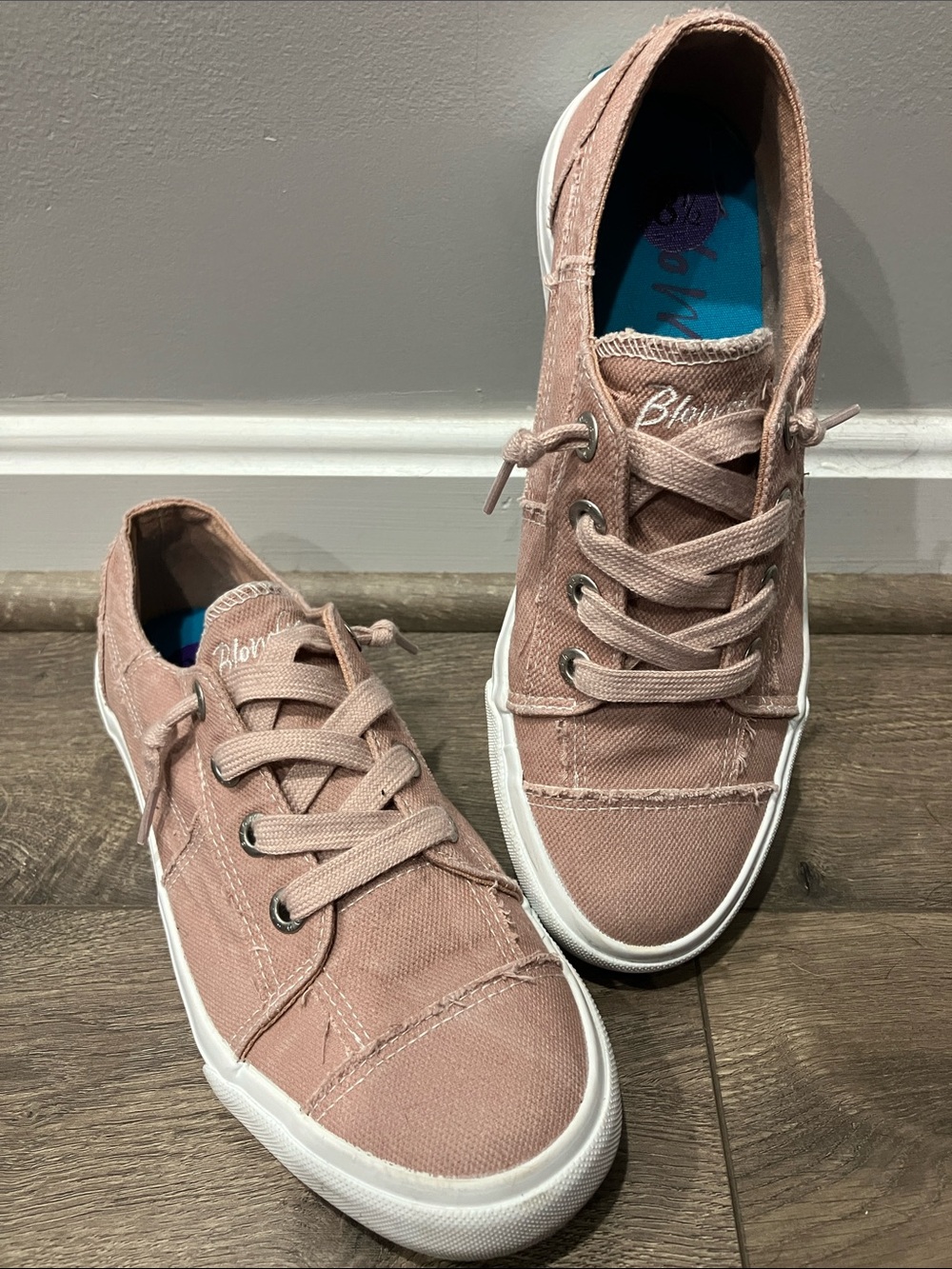 Blowfish Casual Canvas Slip-On Shoes, Sneakers in Dusty Rose, size 8.5